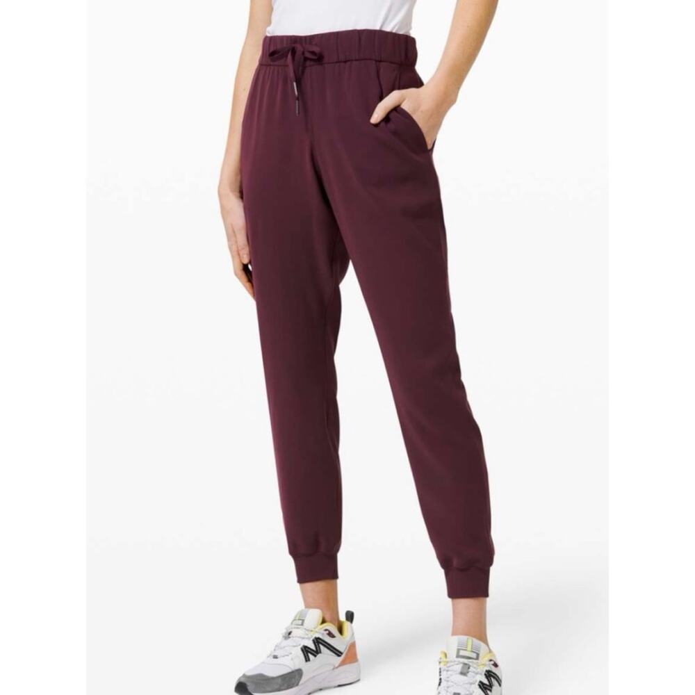 Lululemon On The Fly Jogger Burgundy